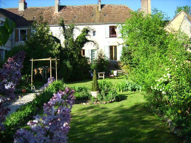 Maison Marthe B & B Saint-Sauveur-en-Puisaye Exterior photo